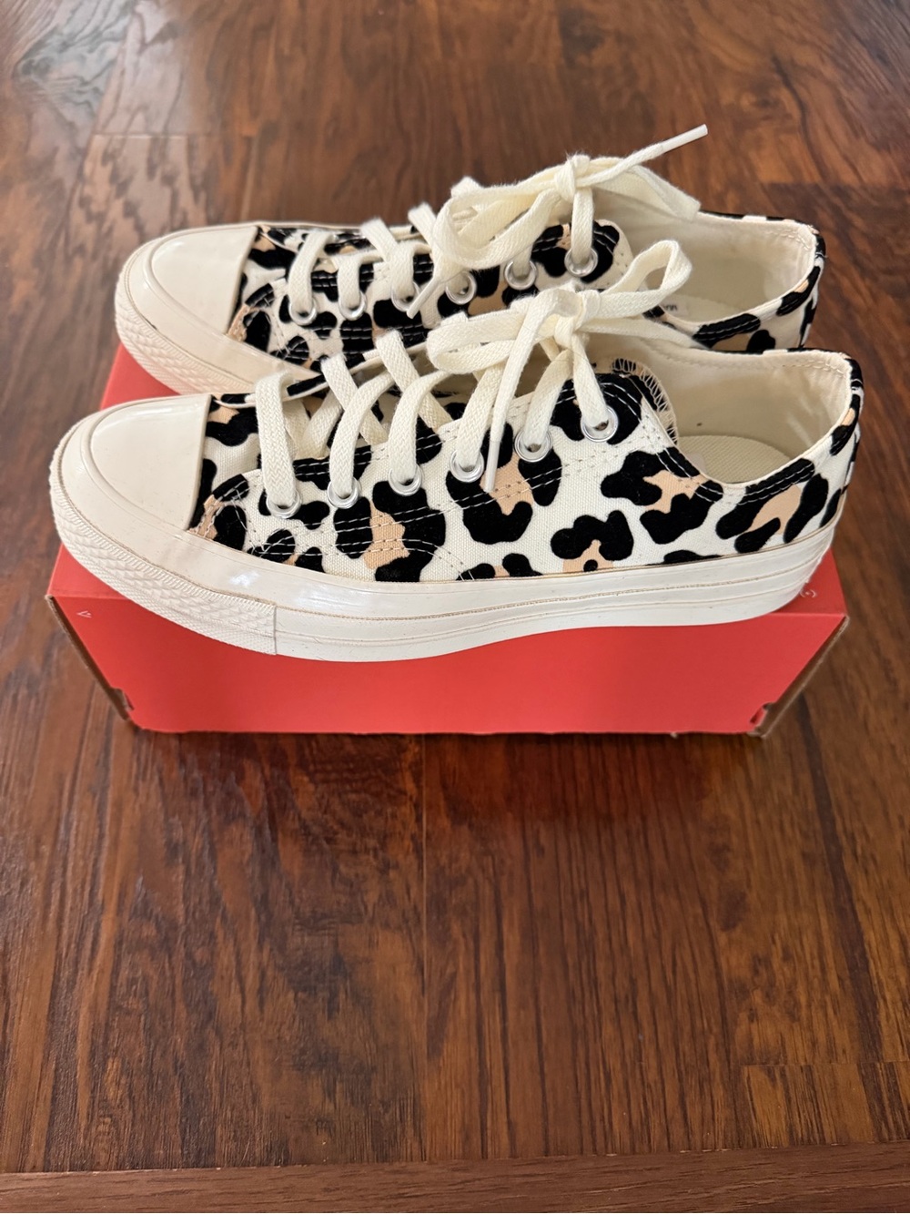 Converse Canvas Low-Top Sneakers in Cream and Black Leopard Print Women’s size 8 - Picture 4 of 6